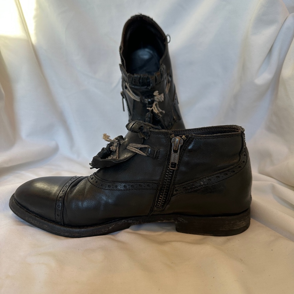 Women’s Black leather ankle boot Size 37